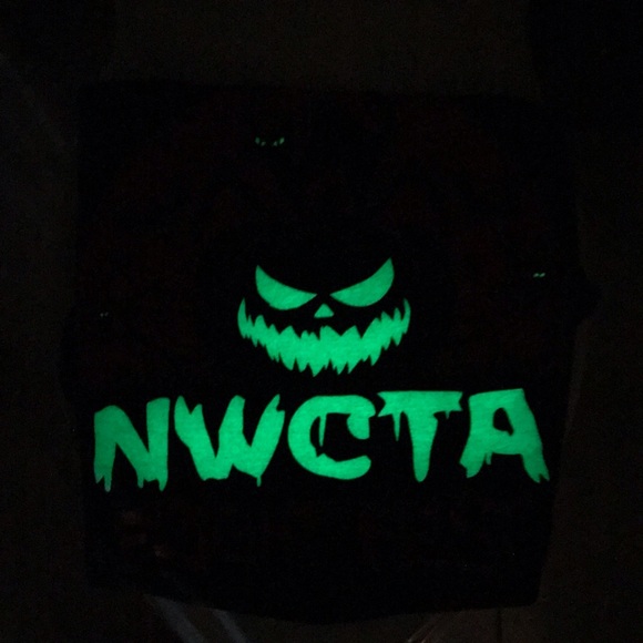 Glow In The Dark Fright Fest Graphic Tee Adult Size XL Black Spooky Pumpkin Cat - Picture 3 of 9